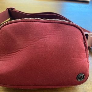 Lululemon Everywhere Belt Bag - Mulled Wine